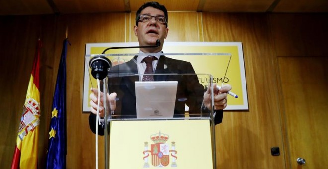 El ministro de Energía, Álvaro Nadal, durante la rueda de prensa ofrecida hoy en la sede del ministerio. EFE