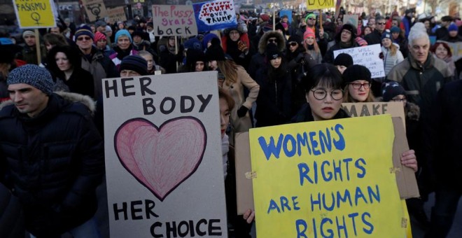 'Los derechos de la mujer son derechos humanos', se pudo leer en esta manifestación en Praga (República Checa).- REUTERS