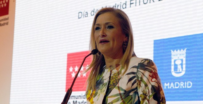 La presidenta de la Comunidad de Madrid, Cristina Cifuentes, en el estand madrileño de FITUR. EFE/Victor Lerena