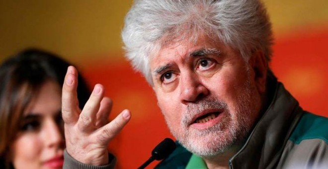 Fotografía de archivo del cineasta español Pedro Almodóvar durante la rueda de prensa de su película 'Julieta' en la 69 edición del Festival de Cannes (Francia), el 17 de mayo de 2016. | EFE