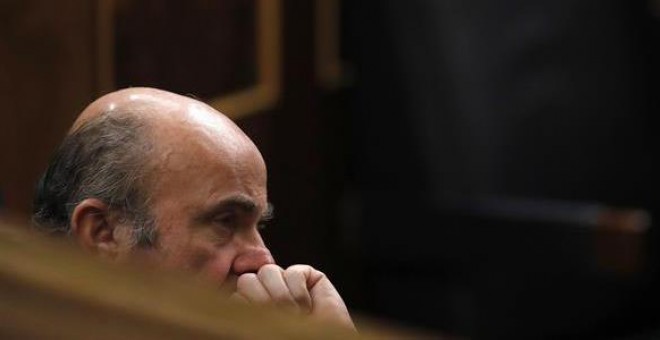 Luis de Guindos, en el Congreso. | JUAN CARLOS HIDALGO (EFE)