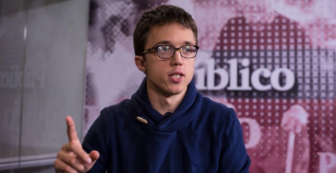 Íñigo Errejón en la redacción de 'Público', el viernes 3 de enero de 2017. JAIRO VARGAS