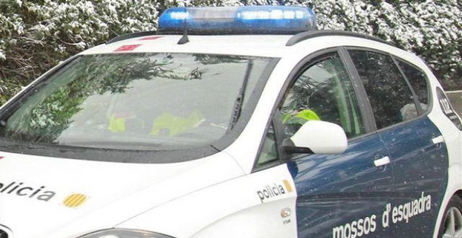 Foto de archivo de un coche de los Mossos. / EFE