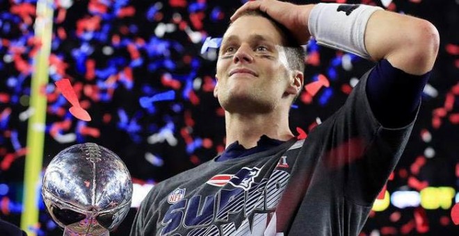 Tom Brady, reflexivo, celebra su triunfo en la Super Bowl. | REUTERS