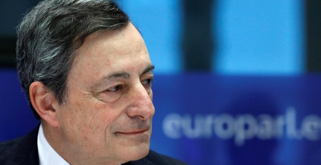 El presidente del BCE, Mario Draghi, durante su comparecencia ante la Comisión de Asuntos Económicos y Monetarios del Parlamento Europeo. REUTERS/Yves Herman
