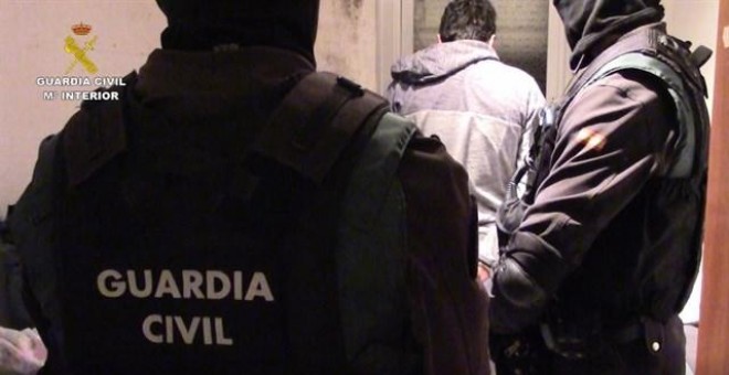 Dos detenidos en Badalona acusados de adoctrinamiento y captación yihadista / GUARDIA CIVIL