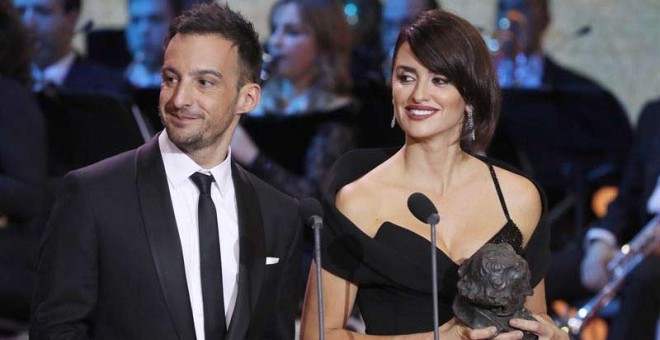 Alejandro Amenábar y Penélope Cruz durante la entrega de los premios de Goya. | EFE