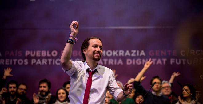 Pablo Iglesias a su subida a la tarima para dar su discurso tras revalidar la secretaría general / JAIRO VARGAS