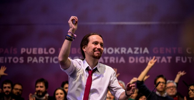 El líder de Podemos, Pablo Iglesias, en el escenario tras la proclamación de los resultados en las votaciones de la Asamblea Ciudadana Estatal de Vistalegre II. JAIRO VARGAS