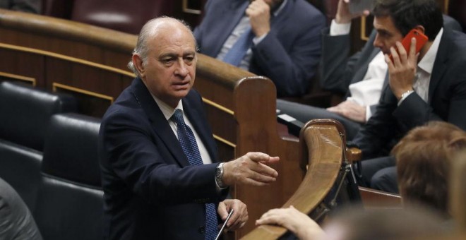 El exministro Jorge Fernández Díaz, en el hemiciclo del Congreso de los Diputados. EFE