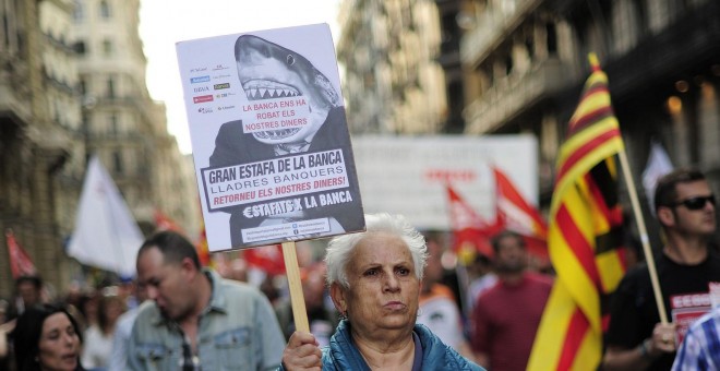 Un pensionista en una manifestación en Barcelona. AFP/Josep Lago