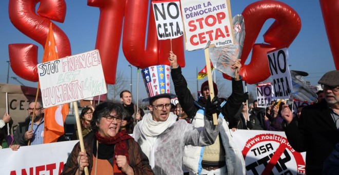 Manifestantes durante las protestas en Estrasburgo en contra del acuerdo entre la UE y Canadá (CETA), Francia / AFP