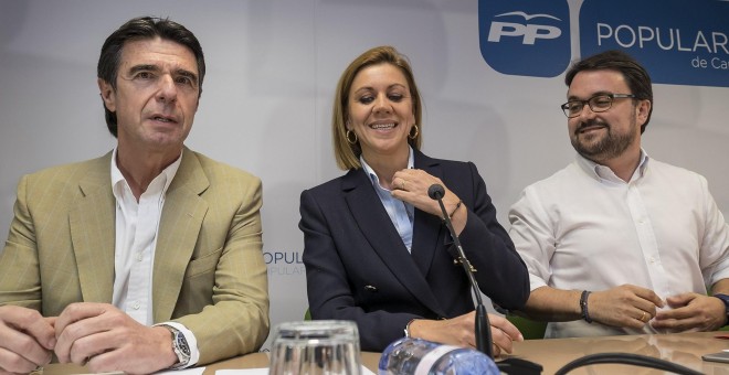 María Dolores de Cospedal, junto al exministro José Manuel Soria y el ahora candidato a presidir el PP canario Asier Antoná. Archivo EFE