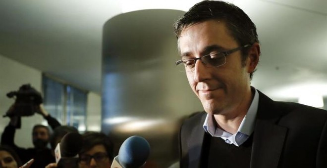 El diputado del PSOE Eduardo Madina a su llegada al Congreso de los Diputados. EFE/Sergio Barrenecha