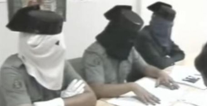 Guardias civiles miembros del sindicato clandestino SUGC, en rueda de prensa en la década de los 80.