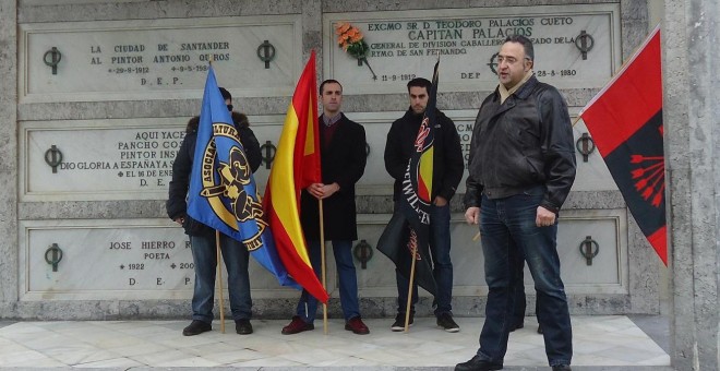 Sinforiano Bezanilla, lÃ­der de la AsociaciÃ³n cultural Alfonso I de Cantabria, durante un homenaje a la DivisiÃ³n Azul.- MEMORIA BLAU