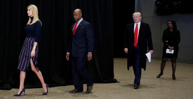 Ivanka Trump y su padre visitan este martes Museo de Historia y Cultura Afroamericana, en Washington. | REUTERS