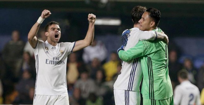 Pepe, Ramos y Keylor Navas celebran el triunfo en Villarreal. | MIGUEL ANGEL POLO (EFE)