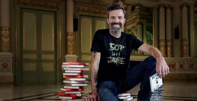 Pau Donés durante la presentación de '50 Palos', su nuevo disco. También ha presentado su nuevo libro y una gira. | SUSANNA SÁEZ (EFE)