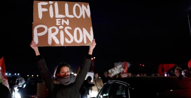 Protestas contra Fillon en Compiegne. REUTERS/Benoit Tessier
