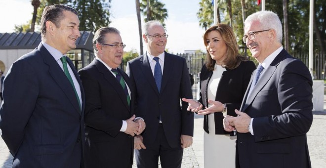 El delegado del Gobierno en Andalucía, Antonio Sanz; el ministro del Interior, Juan Ignacio Zoido; el presidente del Parlamento de Andalucía, Juan Pablo Durán; la presidenta de la Junta de Andalucía, Susana Díaz; y el vicepresidente de la Junta, Manuel Ji