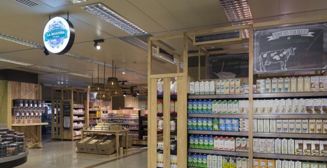 El Corte Inglés abre en Valencia 'La Biosfera' de productos ecológicos en el supermecado.