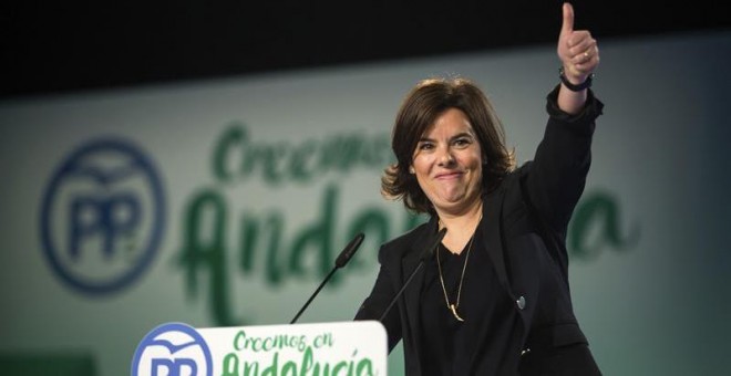 La vicepresidenta del Gobierno, Soraya Sáenz de Santamaría, durante su intervencion durante el XV Congreso Regional del PP andaluz que se celebra en el Palacio de Ferias y Congresos de Málaga. EFE/Carlos Díaz