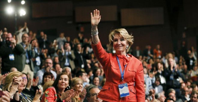 La expresidenta del PP y de la Comunidad de Madrid, Esperanza Aguirre,durante el XVI Congreso del PP de Madrid, en el que Cristina Cifuentes recogió el testigo de la sucesión. EFE/Mariscal