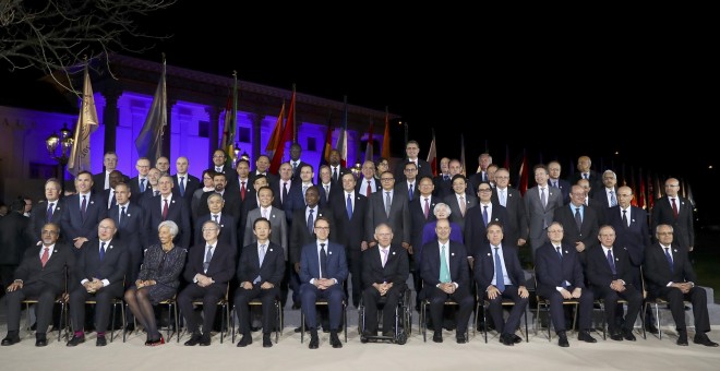 Foto de familia de los ministros de Finanzas y de los gobernadores de los bancos centrales de los países del G-20, en su reunión de Baden Baden (Alemania). REUTERS