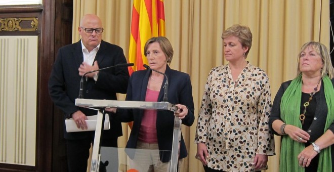 La presidenta del Parlament, Carme Forcadell , con los miembros de la Mesa de la cámara autonómica Lluis Corominas, Anna Simó y Ramona.Barrufet. E.P.