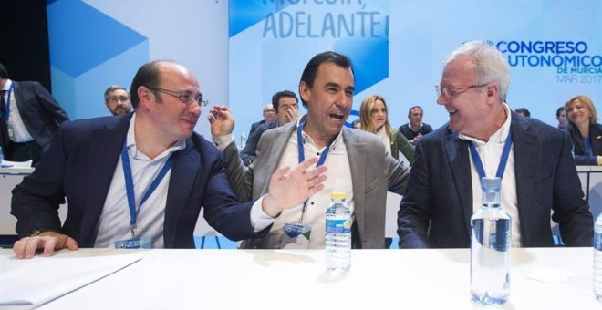 El coordinador general del PP, Fernando Martínez-Maillo, fue el único cargo de los conservadores que acudió a arropar al nuevo presidente de la organización territorial de Murcia, Pedro Antonio Sánchez. EFE