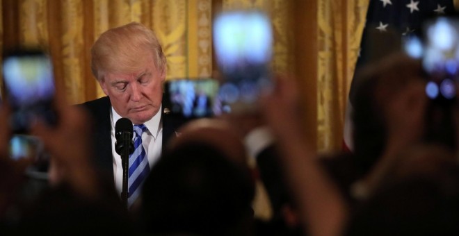 El presidente de EEU, Donald Trump, recibe a los griegos  en la Casa Blanca para celebrar el Día de la Independencia de Imperio Otomano. REUTERS/Carlos Barria