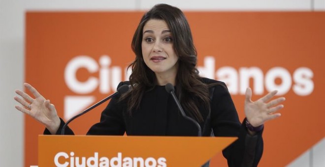 La portavoz de Ciudadanos, Inés Arrimadas, en la rueda de prensa tras la reunión de la Ejecutiva del partido. EFE/Emilio Naranjo