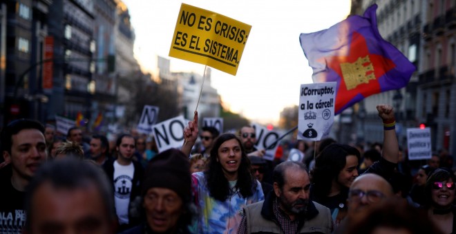 Imagen de las protestas contra los Presupuestos, esta tarde en Madrid. REUTERS/ Javier Barbancho