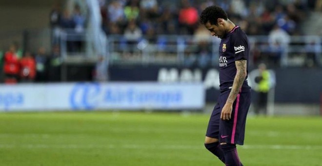 - El delantero brasileño del FC Barcelona Neymar da Silva es expulsado tras recibir tarjeta roja durante el partido.- EFE