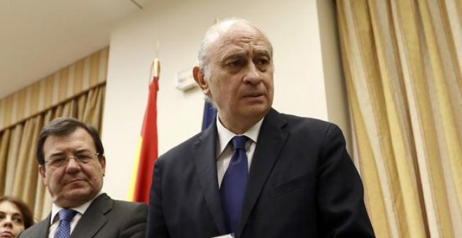 El exministro de Interior Jorge Fernández Díaz, a su llegada a la comisión de investigación del Congreso. EFE