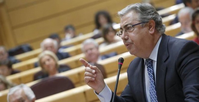 Zoido, durante su intervención en la sesión del control al Gobierno en el Senado. EFE/Javier Lizón