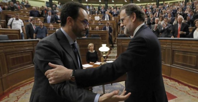 Antonio Hernando y Rajoy en el Congreso. EFE