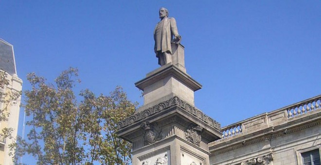 Estatua del esclavista Antonio López, Marques del Comillas, en la plaza barcelonesa del mismo nombre. Wikimedia/Jordiferrer