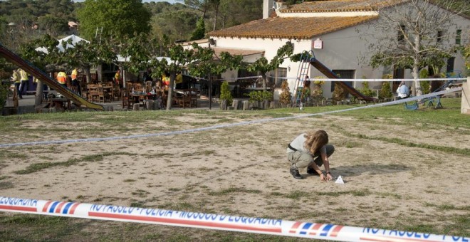 Vista del restaurante Mas Oller, de Caldes de Malavella (Gerona), donde su castillo hinchableha volado unos 40 metros por encima del tejado del establecimiento, provocando la muerte de una niña  y heridas a otros seis menores. EFE/Robin Townsend