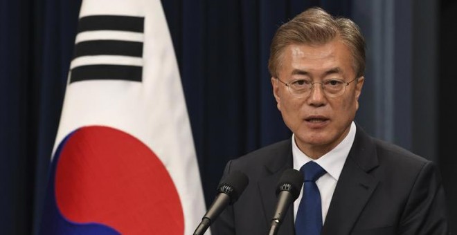 El nuevo presidente surcoreano, Moon Jae-in, ofrece una rueda de prensa. | KIM MIN-HEE (EFE)