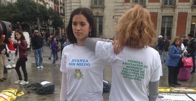 Patricia Fernández, impulsora de la asociación junto a su madre Sonia este viernes en la presentación de 'Avanza sin miedo'