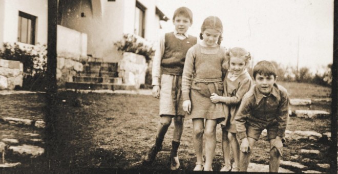 El Che (el mayor) y sus hermanos, Celia, Ana María y Roberto./Archivo de la familia