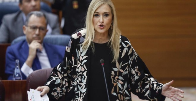 La presidenta regional, Cristina Cifuentes, durante una intervención en el Pleno de la Asamblea de Madrid. EFE/Emilio Naranjo