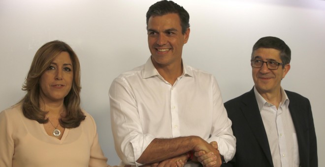 pedro Sánchez, nuevo Secretario General del PSOE, junto a sus rivales, Susana Díaz y PatxI López.EFE/Javier Lizón