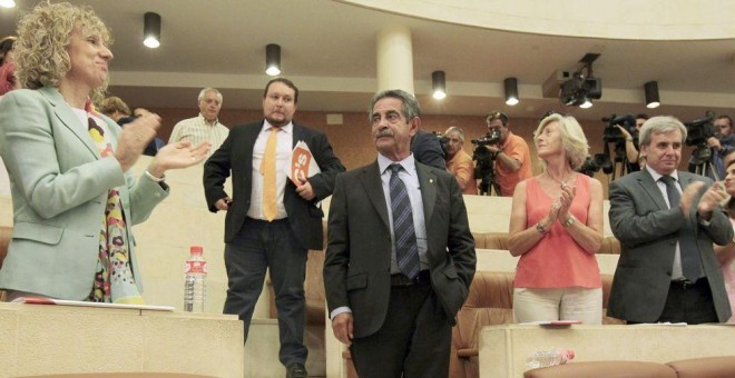 El presidente de Cantabria, Miguel Ángel Revilla, durante una visita al Parlamento en una imagen de archivo.- EFE