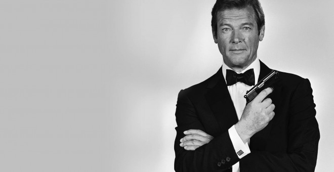 El actor Roger Moore como James Bond en una de sus películas.