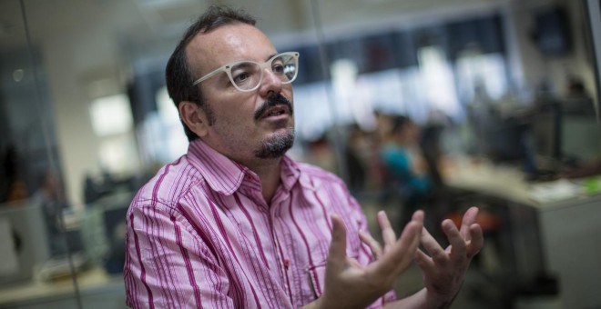 Bernardo Gutiérrez, autor de 'Pasado Mañana', durante la entrevista con Público. JAIRO VARGAS