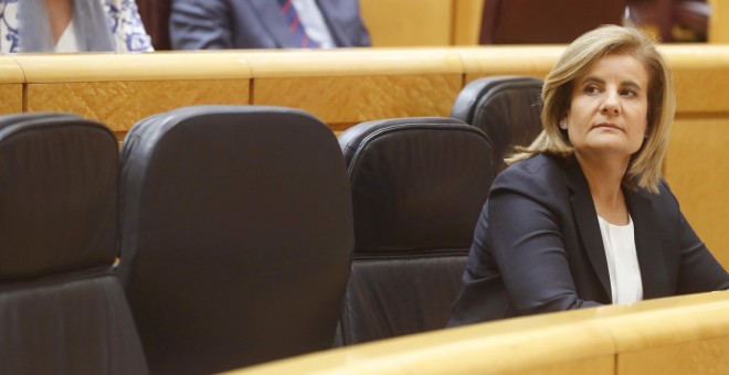 La ministra de Empleo, Fátima Báñez, durante la sesión de control al Gobierno esta tarde en el Senado. EFE/Javier Lizón