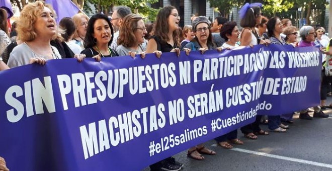 Cabecera de la manifestación celebrada este jueves en Madrid contra la violencia machista bajo el lema 'sin presupuestos ni participación las violencias machistas no serán cuestión de estado'